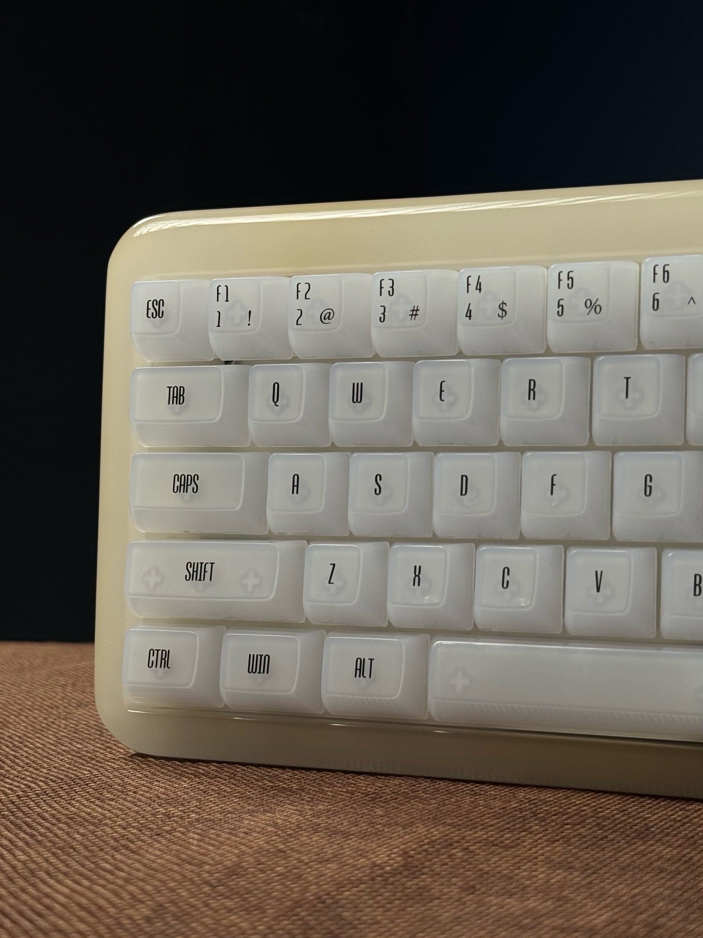 AKKO YU01 ( WHITE JADE ) RESIN KEYBOARD