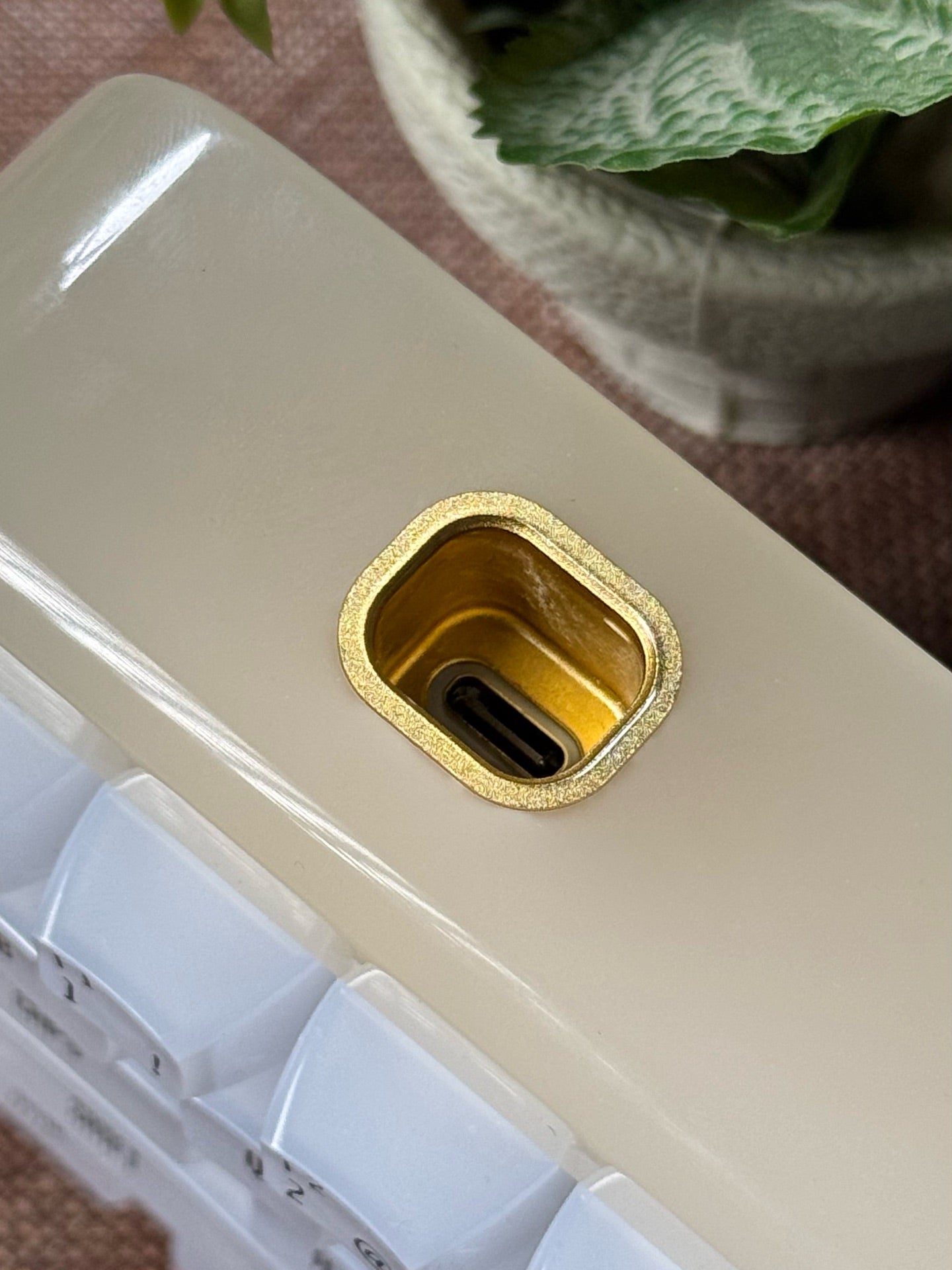 AKKO YU01 ( WHITE JADE ) RESIN KEYBOARD